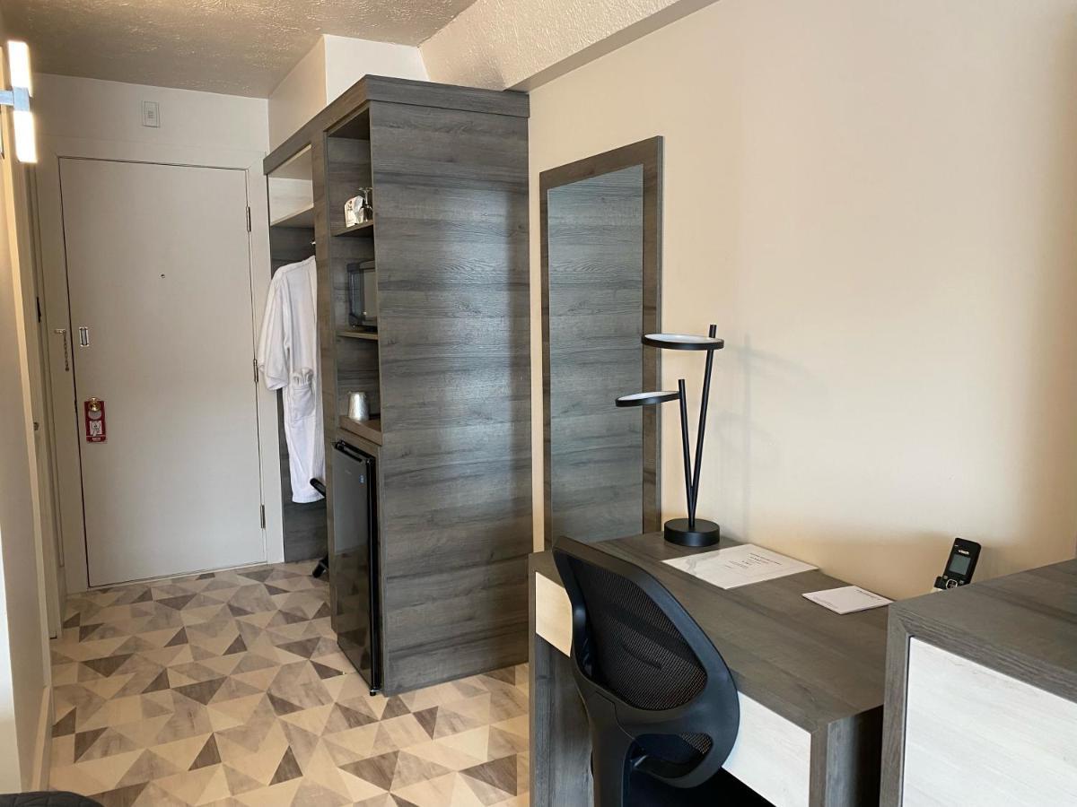 Travelodge By Wyndham Drummondville Esterno foto