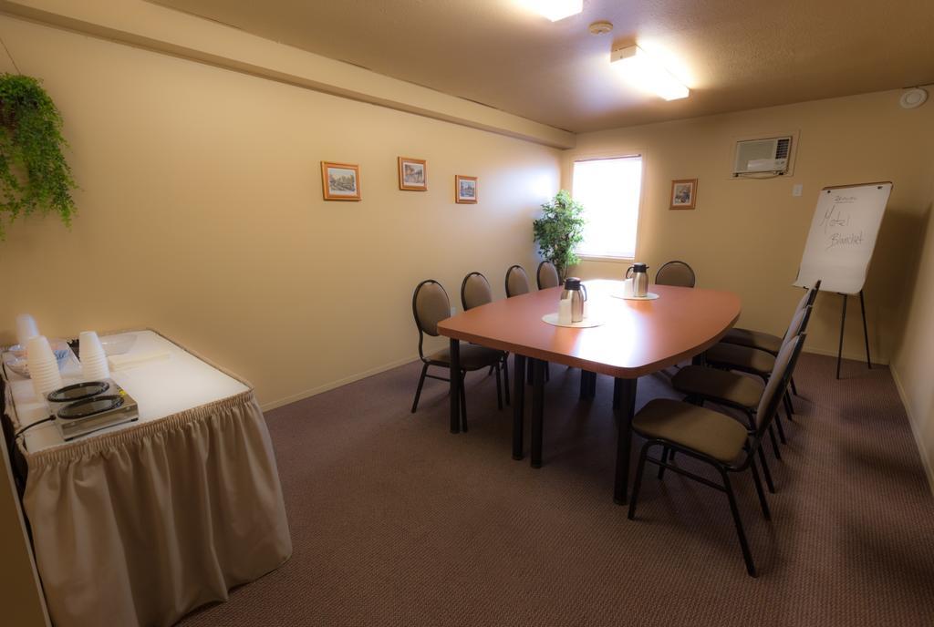 Travelodge By Wyndham Drummondville Esterno foto