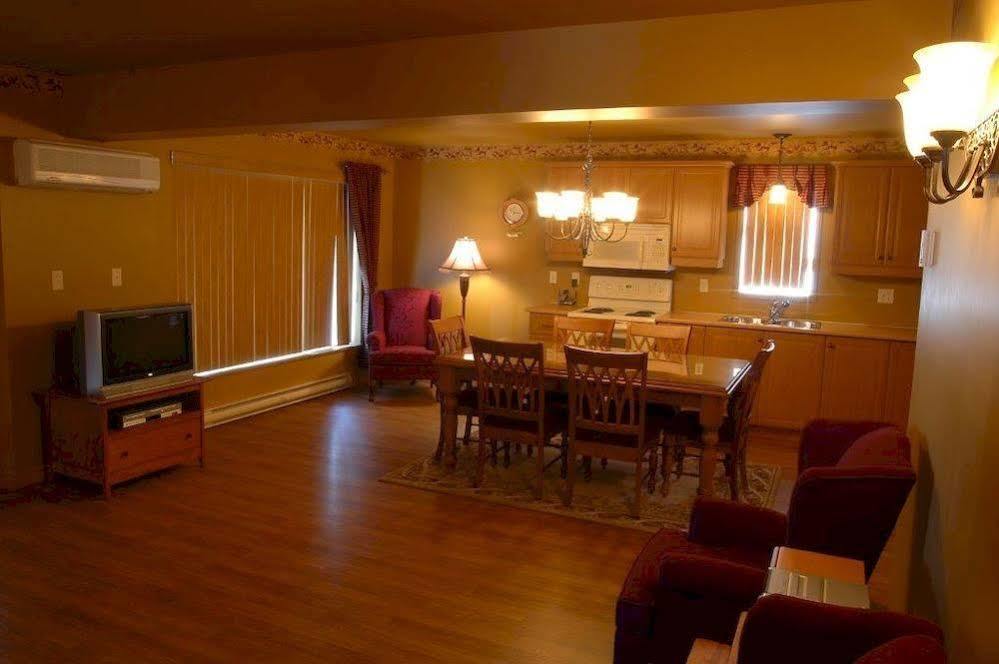 Travelodge By Wyndham Drummondville Esterno foto