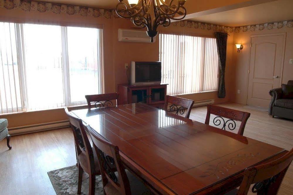 Travelodge By Wyndham Drummondville Esterno foto