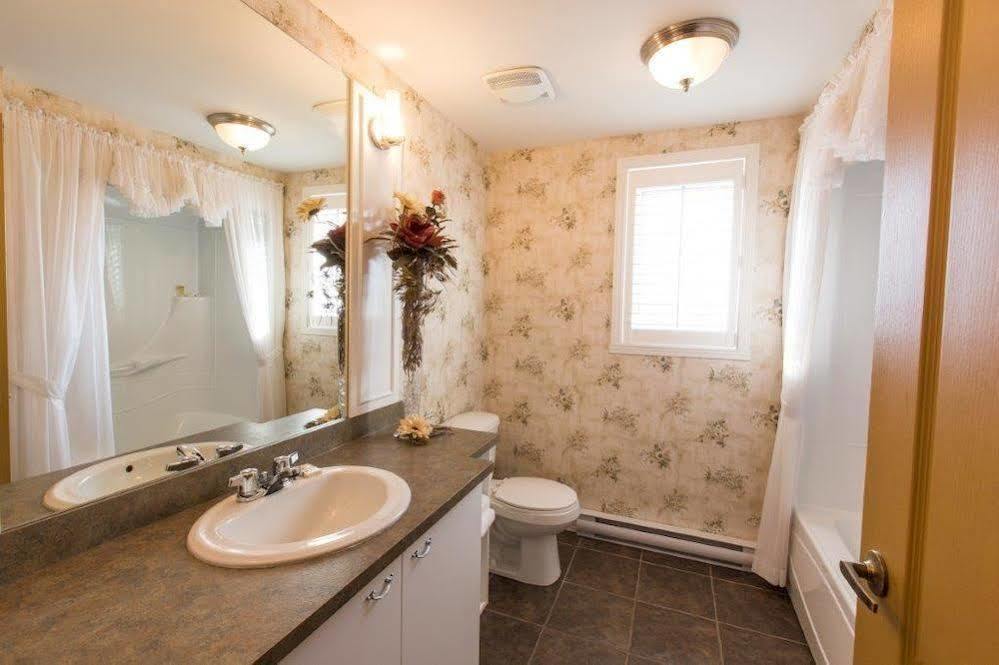 Travelodge By Wyndham Drummondville Esterno foto