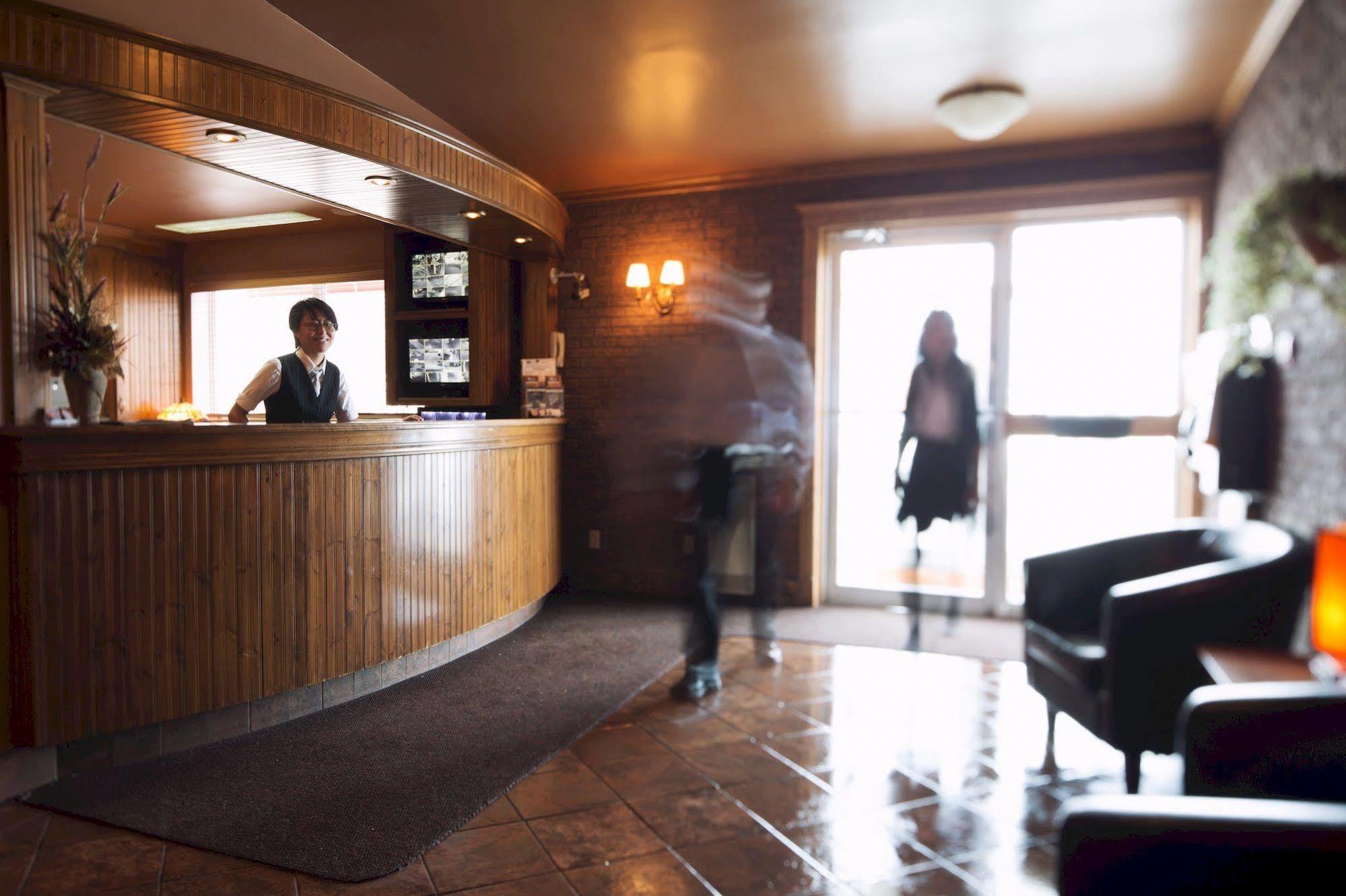 Travelodge By Wyndham Drummondville Esterno foto