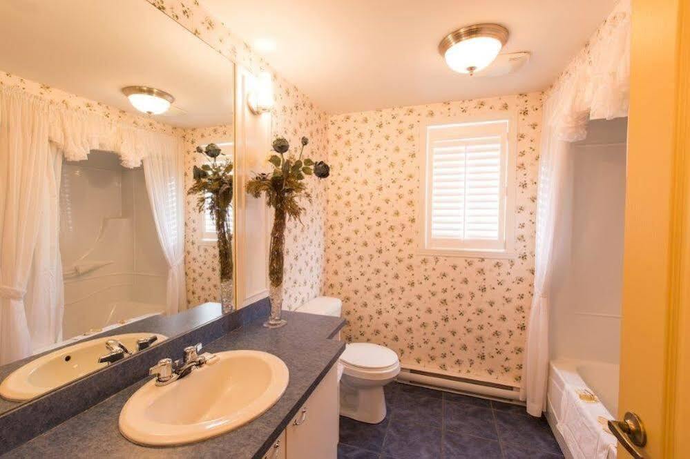 Travelodge By Wyndham Drummondville Esterno foto
